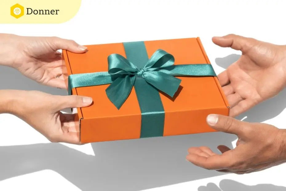 Tặng quà cho đồng nghiệp: Nên và không nên tặng gì?