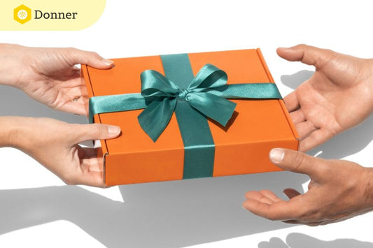 Tặng quà cho đồng nghiệp: Nên và không nên tặng gì?